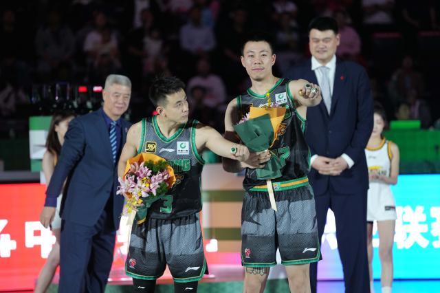 华体会赛事-CBA揭幕战不见张镇麟 胯部伤病仍在困扰辽宁侧翼