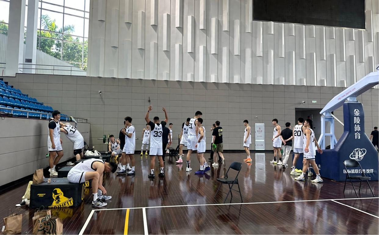 华体会官网-广东全运阵容集齐6省7队精英，人多到当家球星没机会上场！