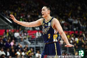 华体会比分直播-完美收官！胡明轩6中4得10分1板6助1断 三分4中2