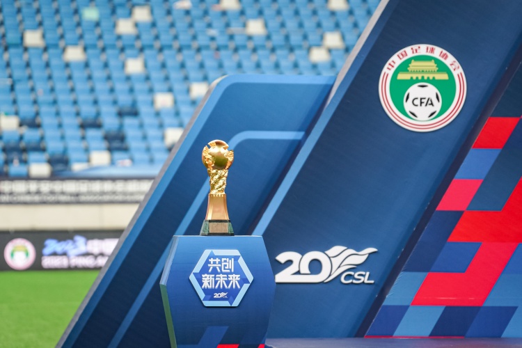 华体会赛事-马德兴谈中超争冠：成都海港继续紧咬，申花掉队、国安没啥希望了