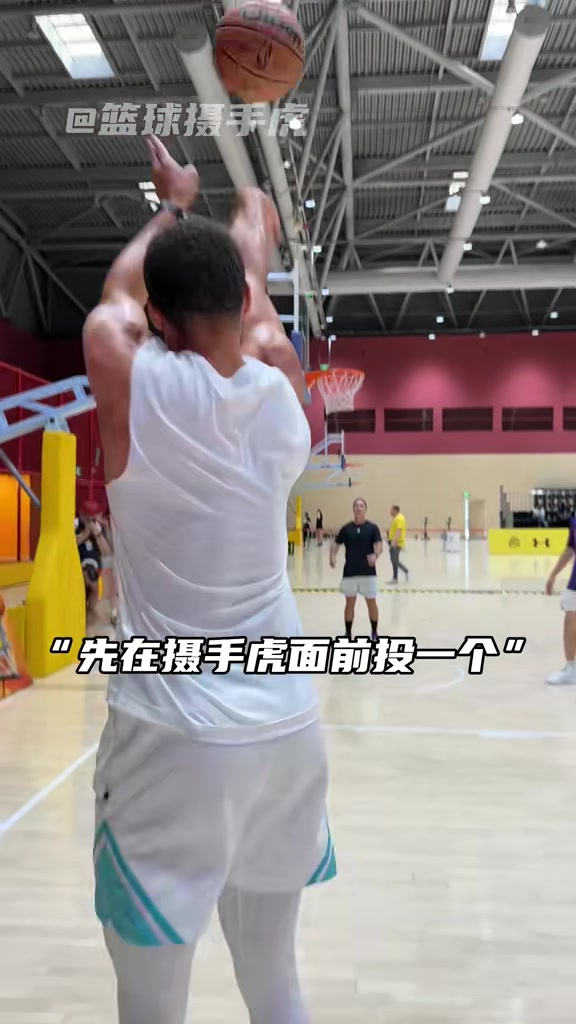 有好好练中文！库里中国行第一件事就是训练 “一二三”字正腔圆